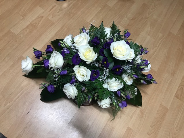ruusuja hautajaiskimpussa